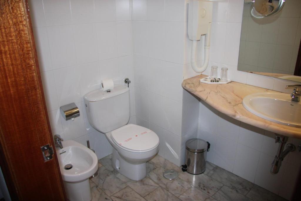 Hotel Turismo Miranda Miranda del Duero Habitación foto